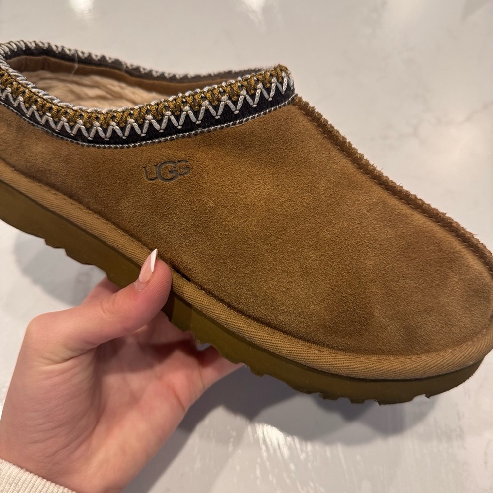 Ugg Tasmania shoes like new, worn only few times
